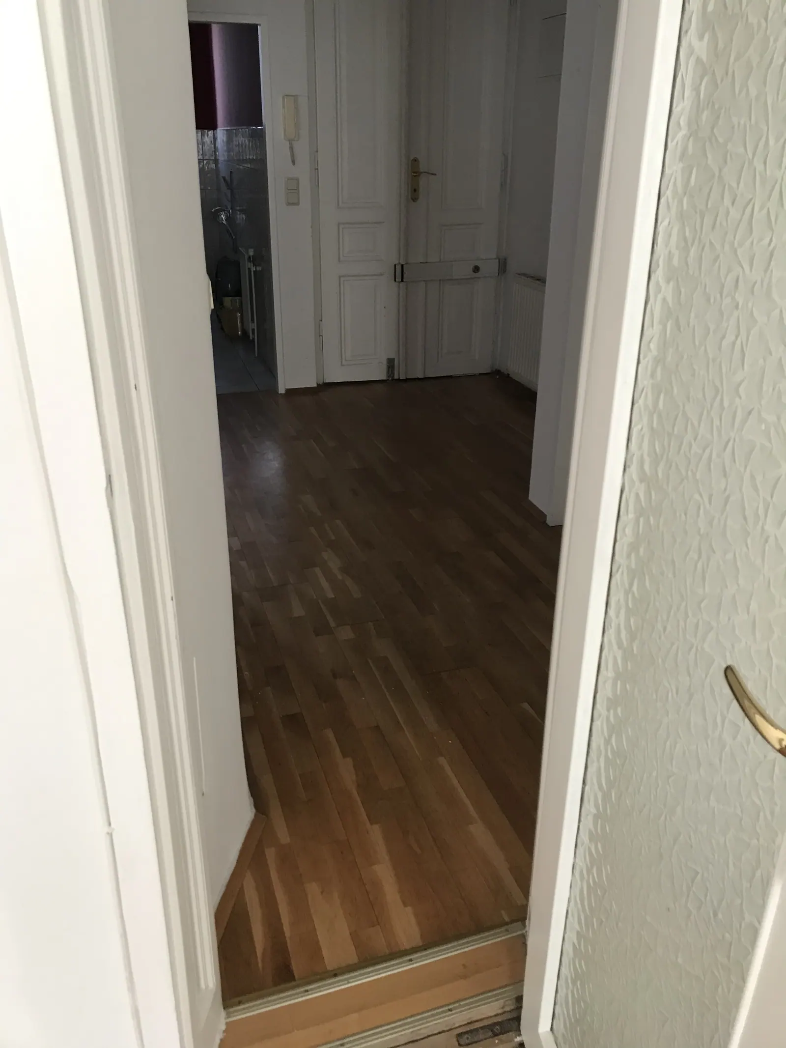 Wohnungsflur nach der Entrümpelung